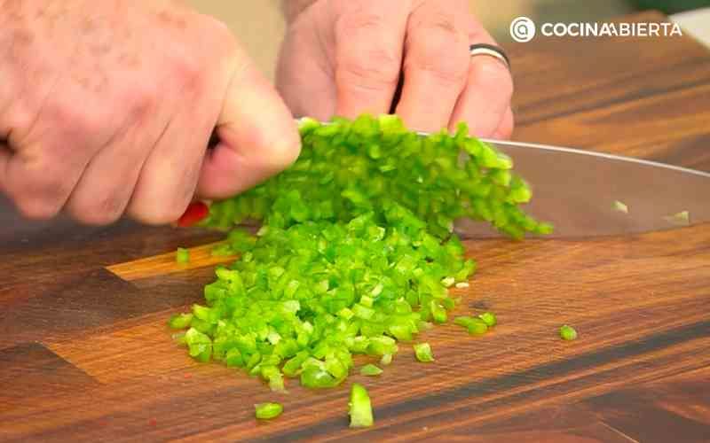 Corta los pimientos