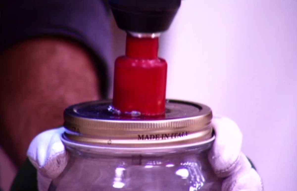 Lámpara con tarros de cristal paso 2