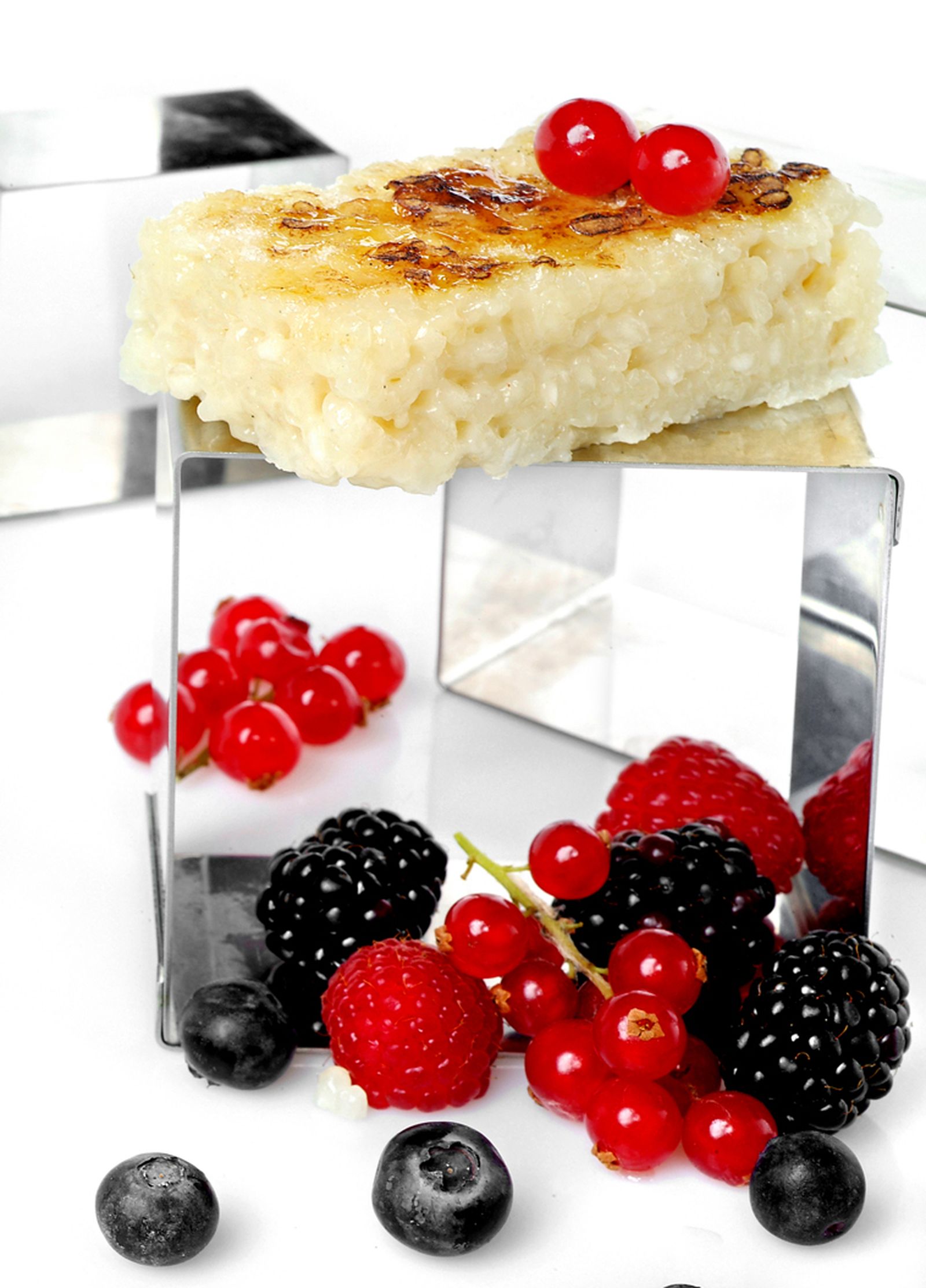 Pastel de arroz con frutos rojos