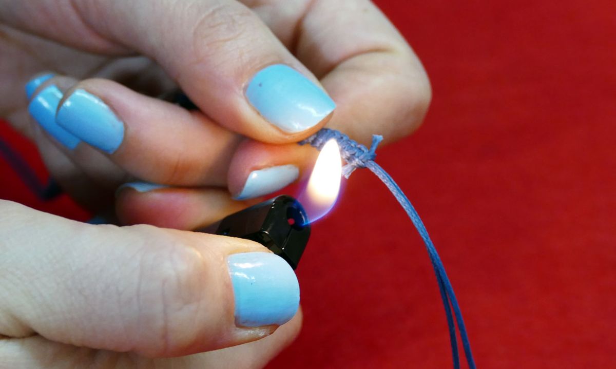 cómo hacer una pulsera macrame paso8