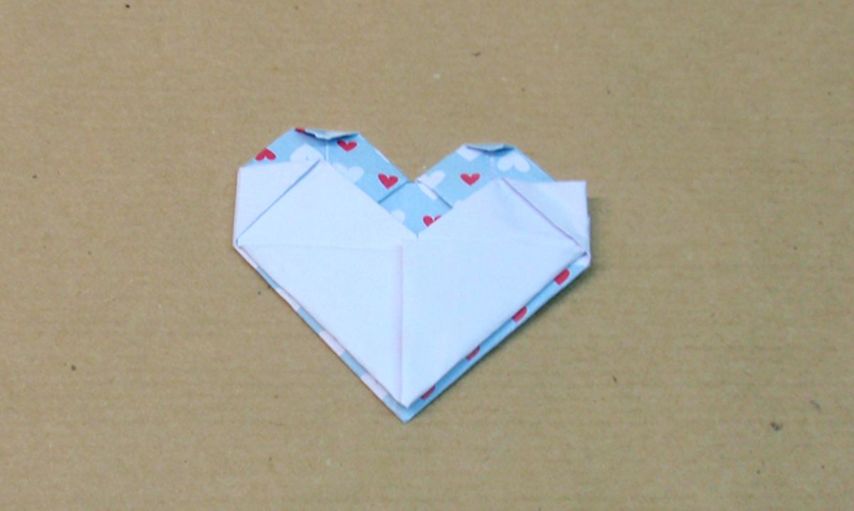 Marcapaginas con forma de corazón paso 14