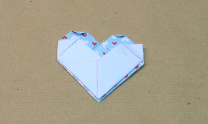 Marcapaginas con forma de corazón paso 14