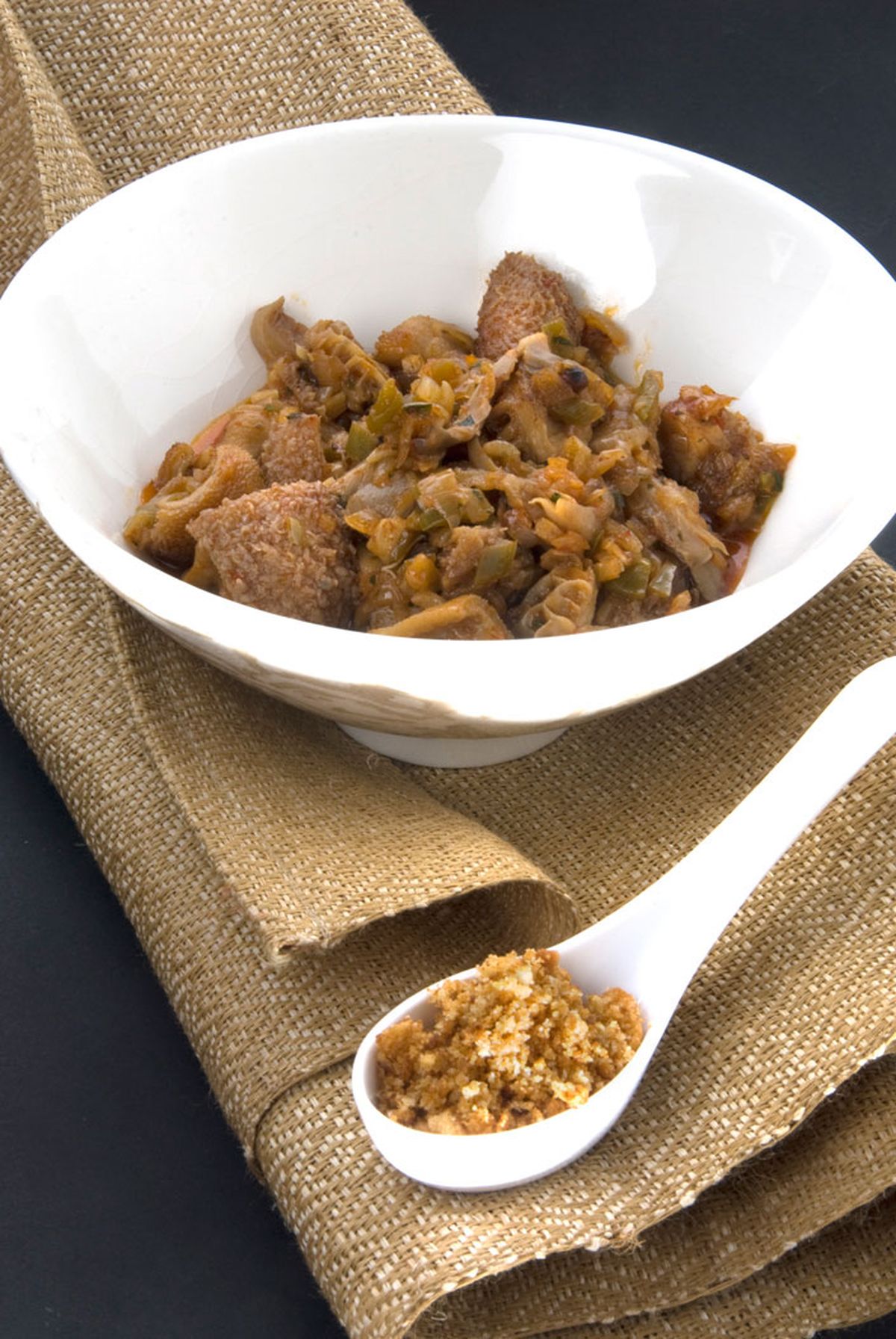 Callos con setas y migas