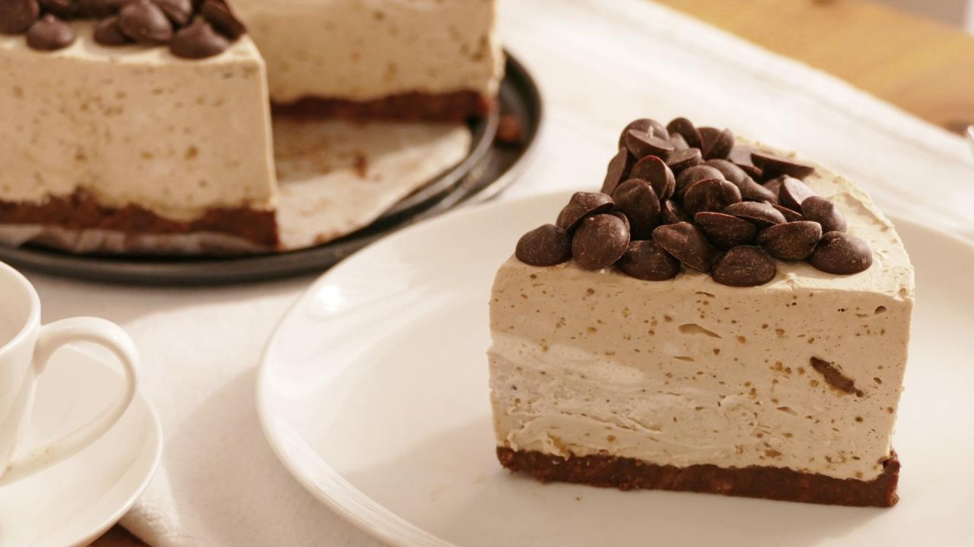 Disfruta de una irresistible tarta de plátano y chocolate, una delicia sin necesidad de hornear