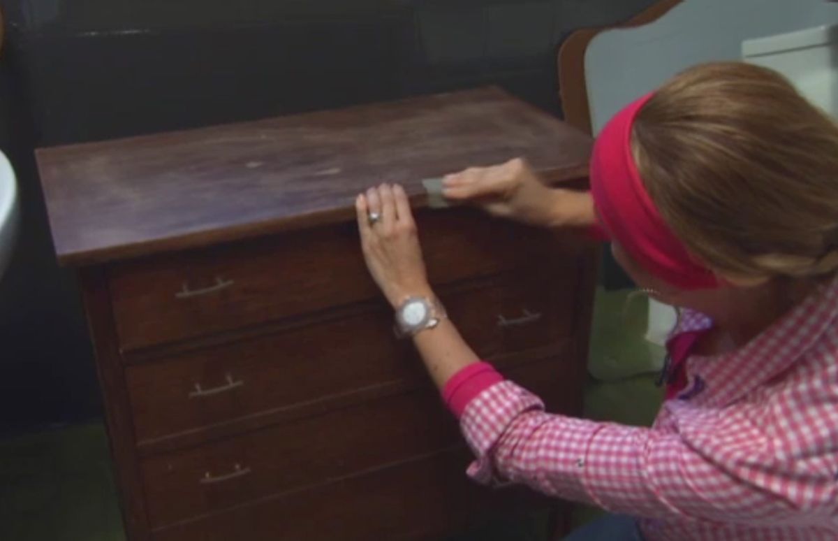 Cómo modernizar un baño viejo paso 3