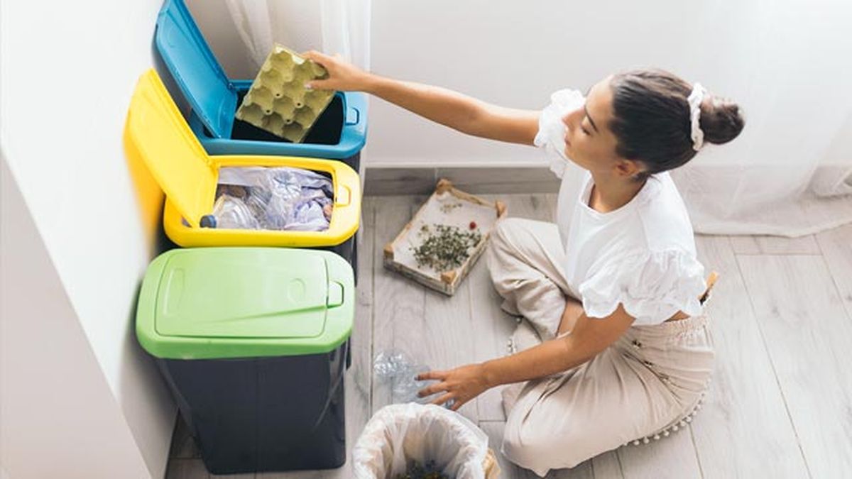 diez trucos para ordenar la cocina organizar cubos basura