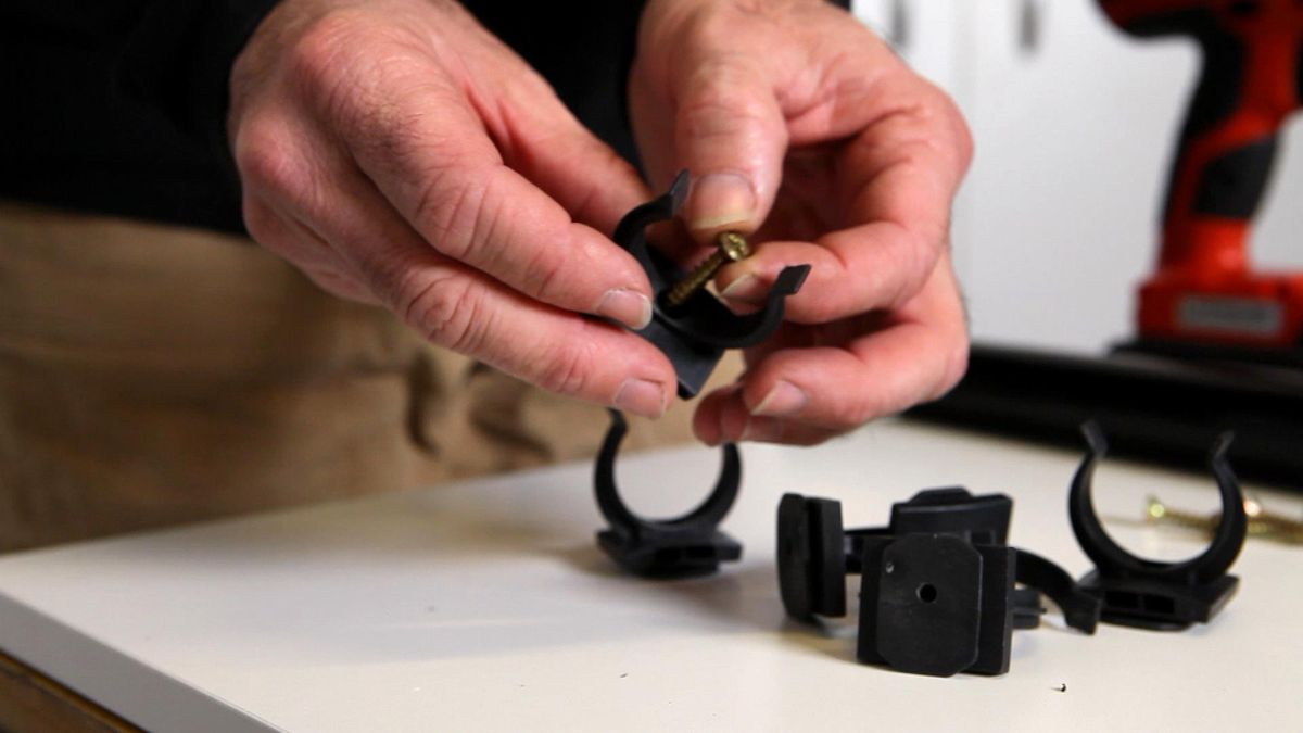 Hacer un soporte para los accesorios de la aspiradora paso 1