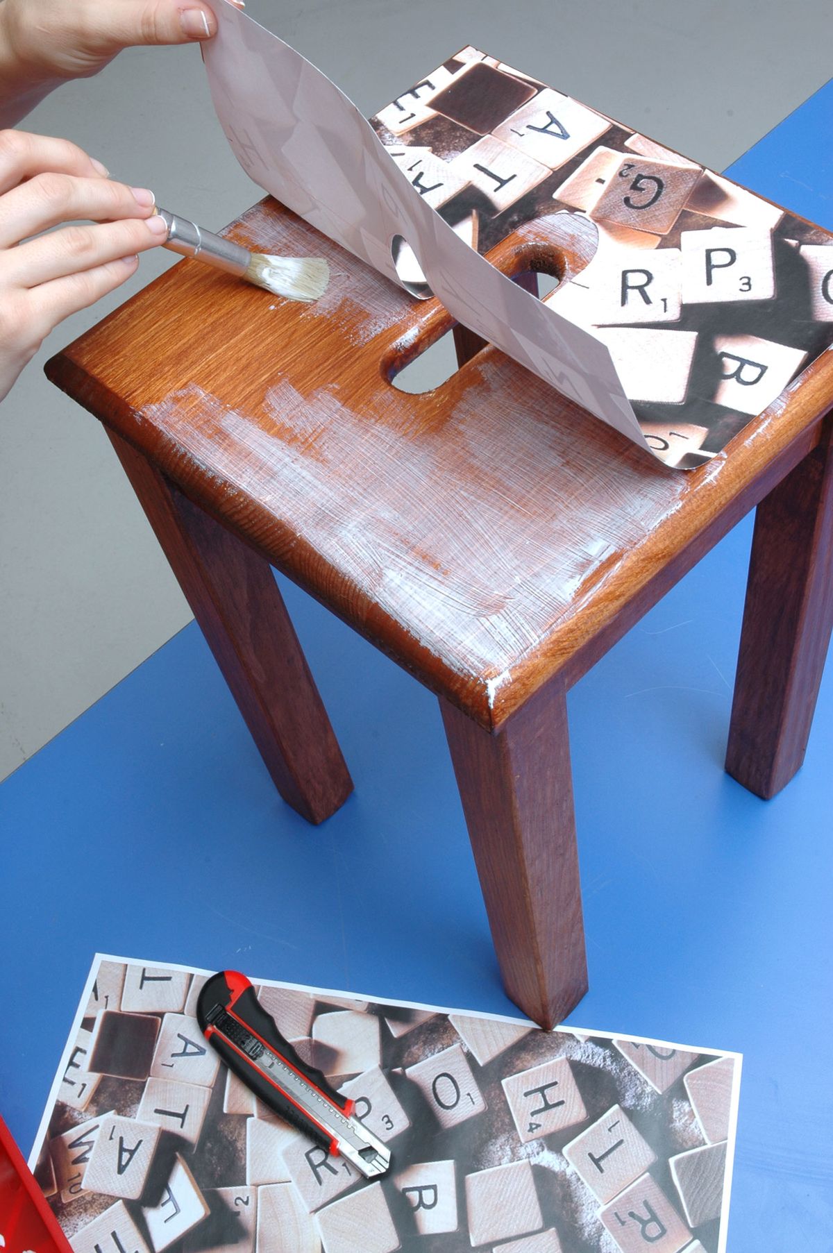 Decorar mesa para jugar a las damas paso 6