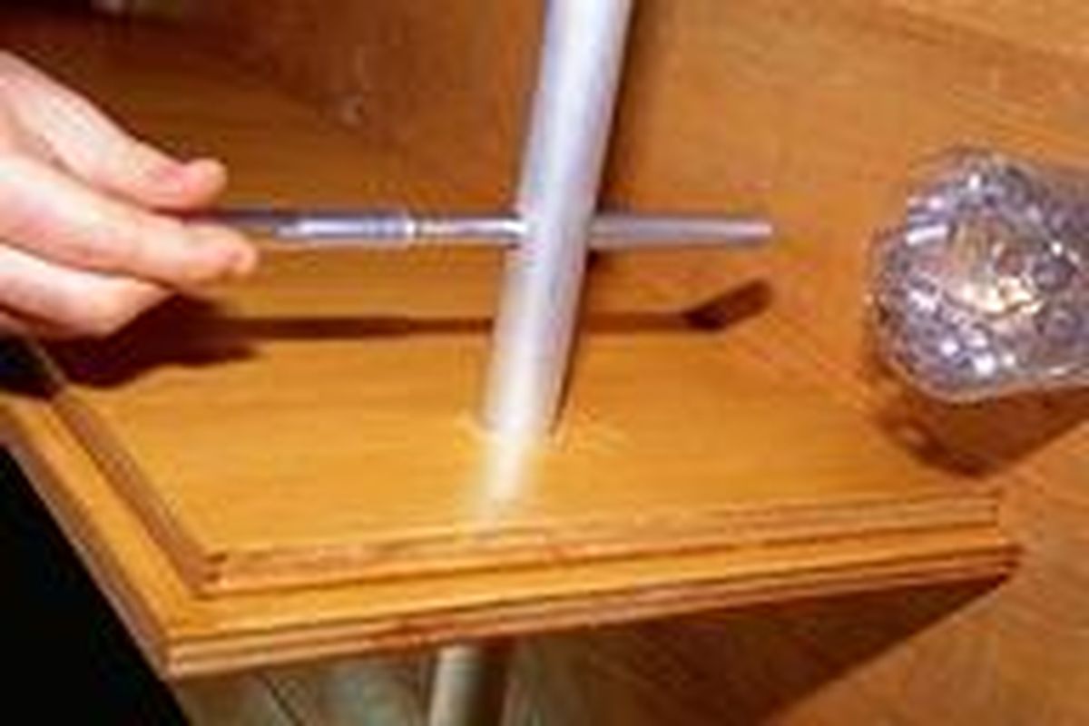 Cómo hacer una estantería de madera y metal paso 8