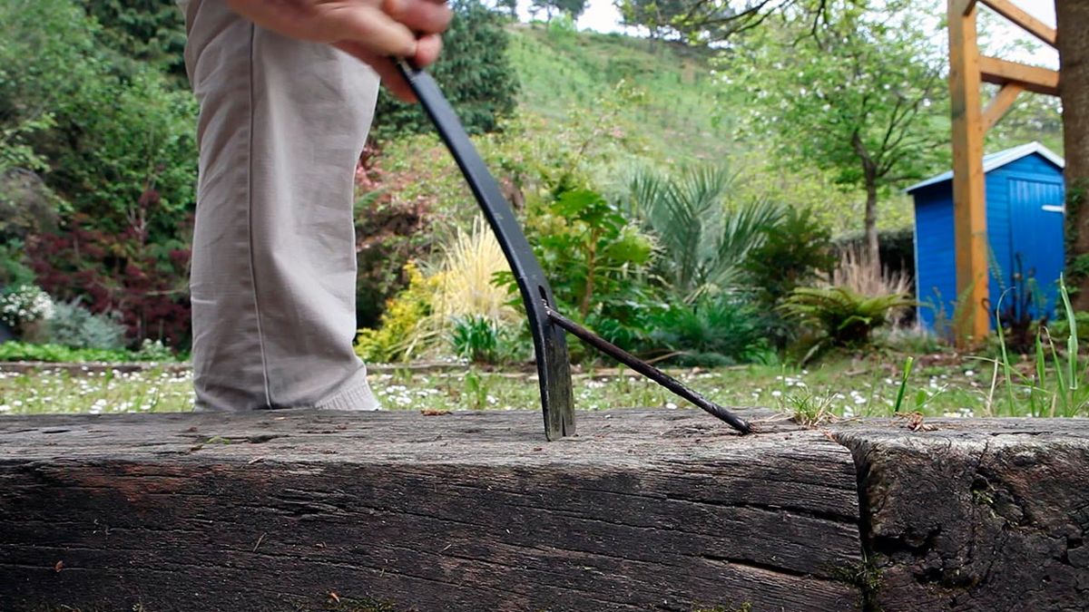 Sacar clavos de la madera paso 5