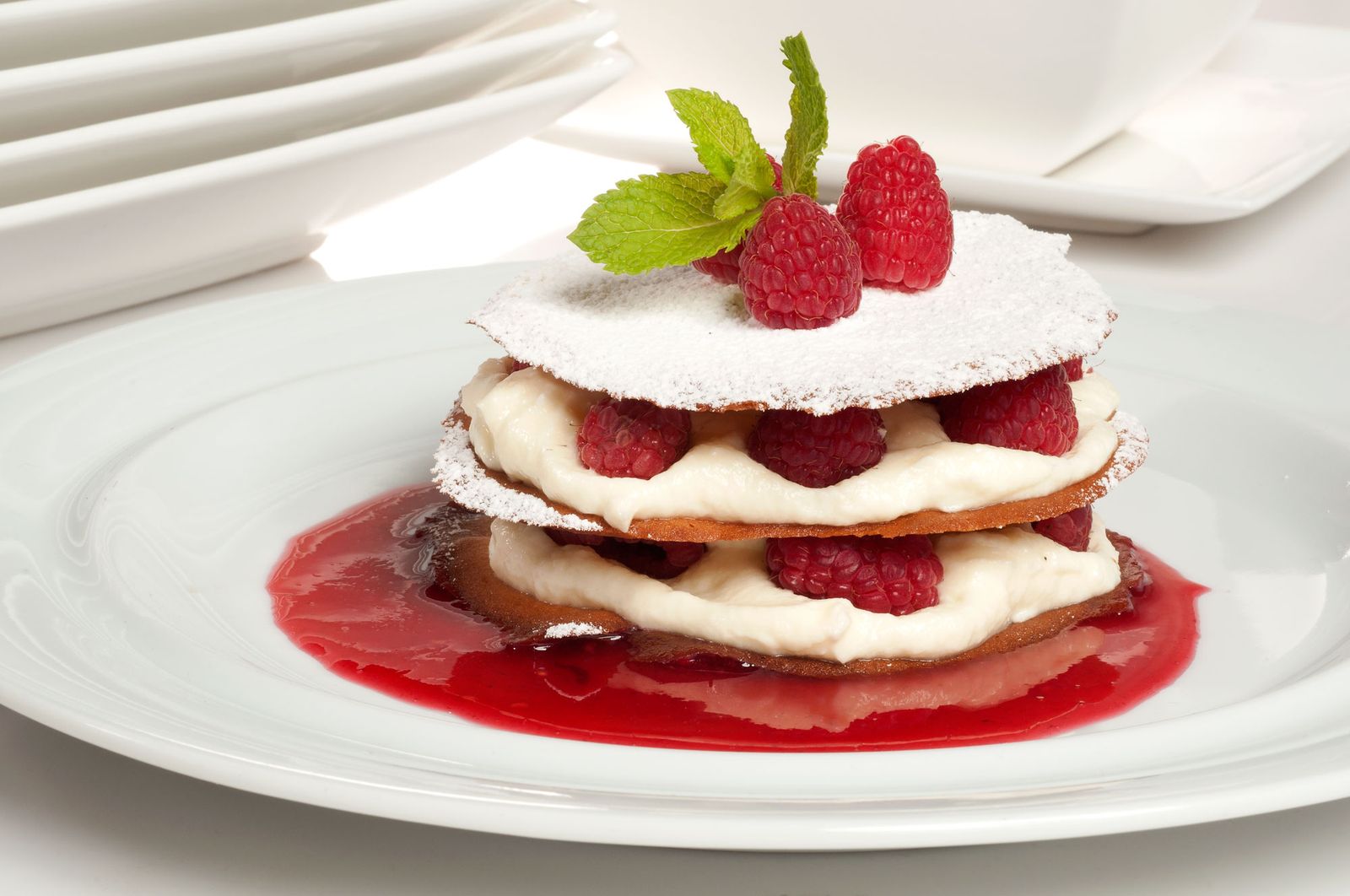 1702 Tarta facil de chocolate blanco y frambuesas (886) xl