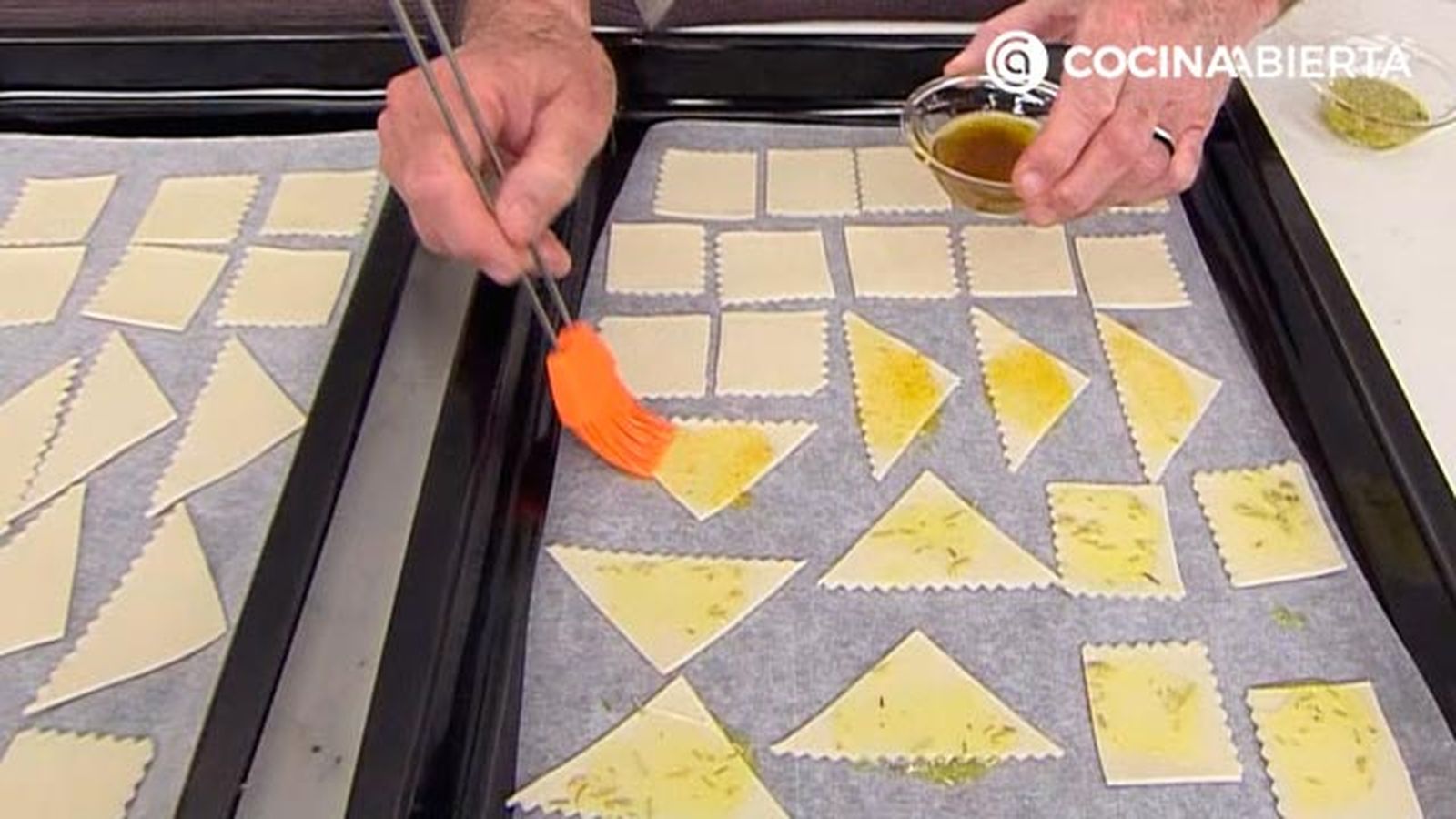aperitivo especiado crujiente de pasta al horno receta karlos arguinano kar67770321 paso3