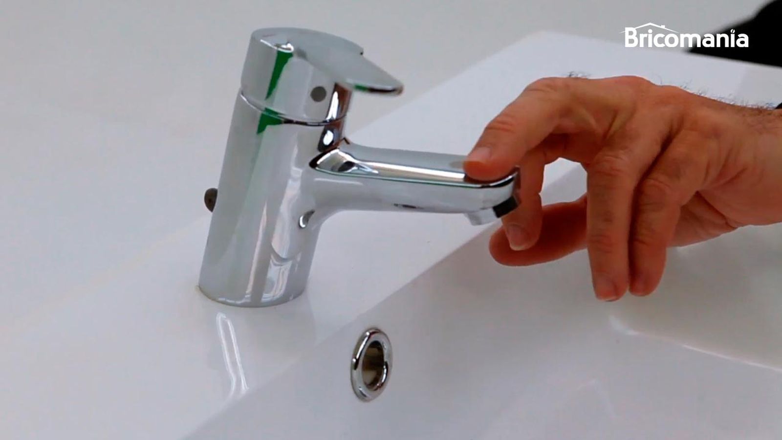 Cómo apretar el grifo del lavabo