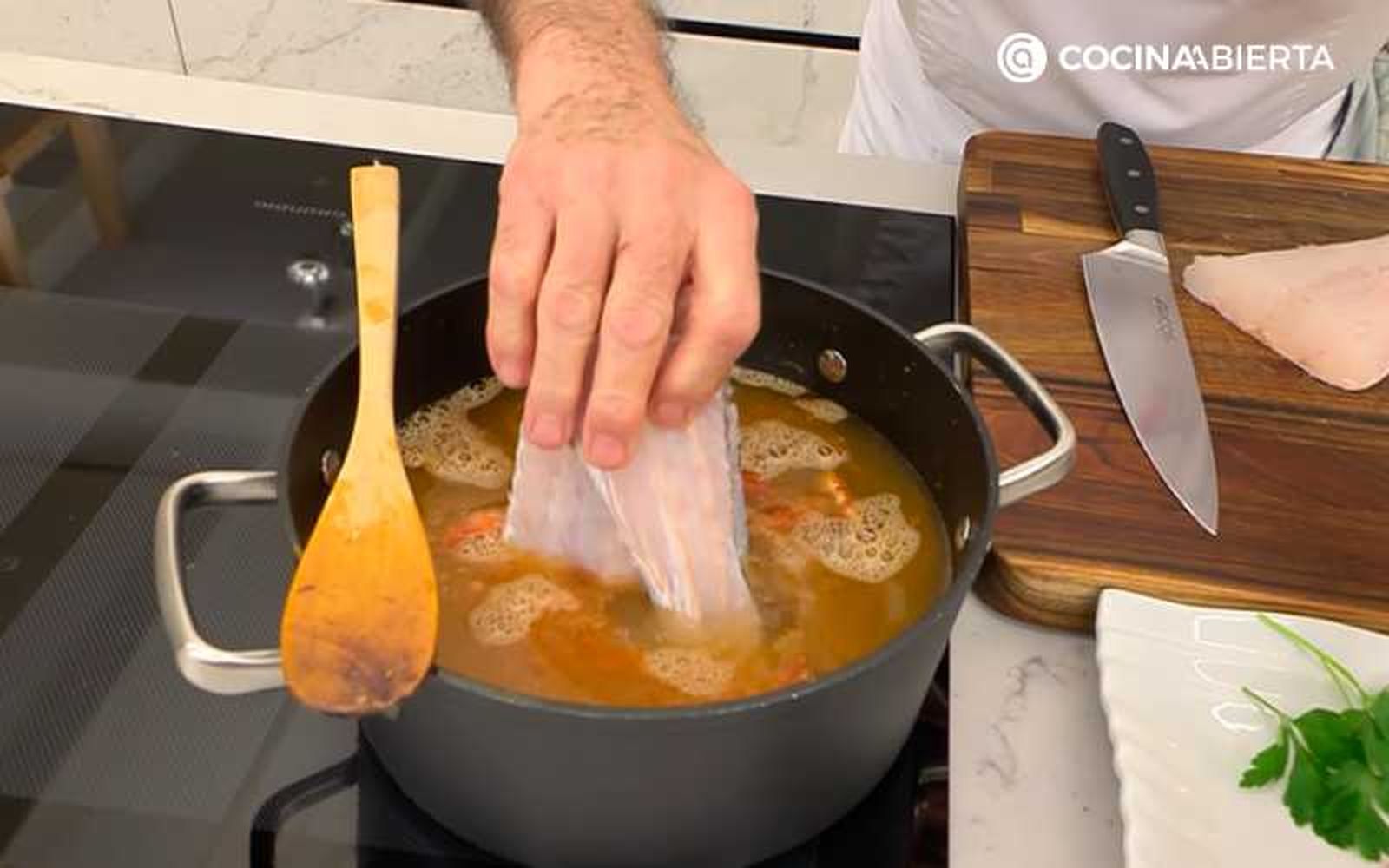 Prepara el fumet de pescado