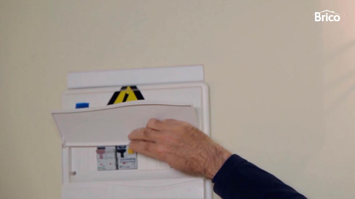 Colocar un interruptor regulador de luz paso 1