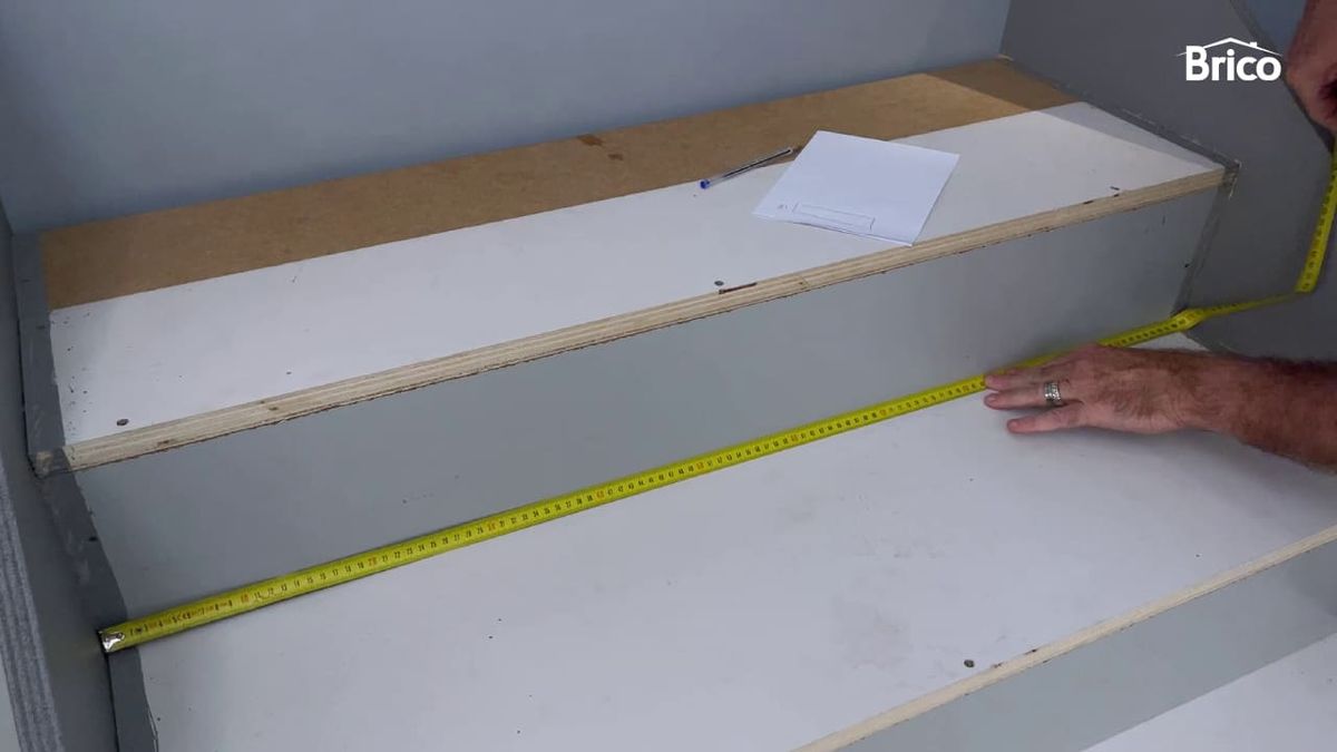 Bricomania 49 forrar escaleras vinilo 2