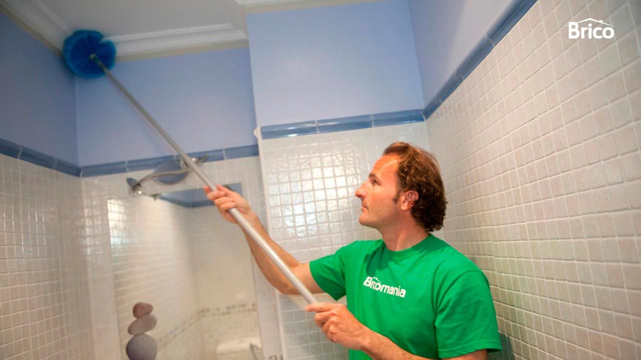 Pintar techo de baño paso 3