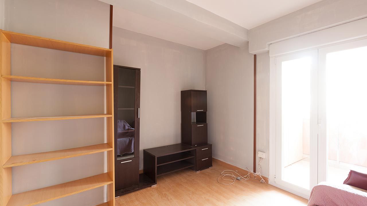 Deco745 Transformar sala dormitorio infantil sencillo acogedor antes 1