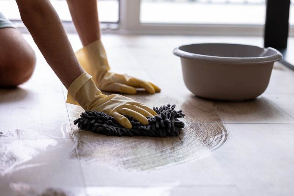 Mantén tus suelos libres de manchas de cera