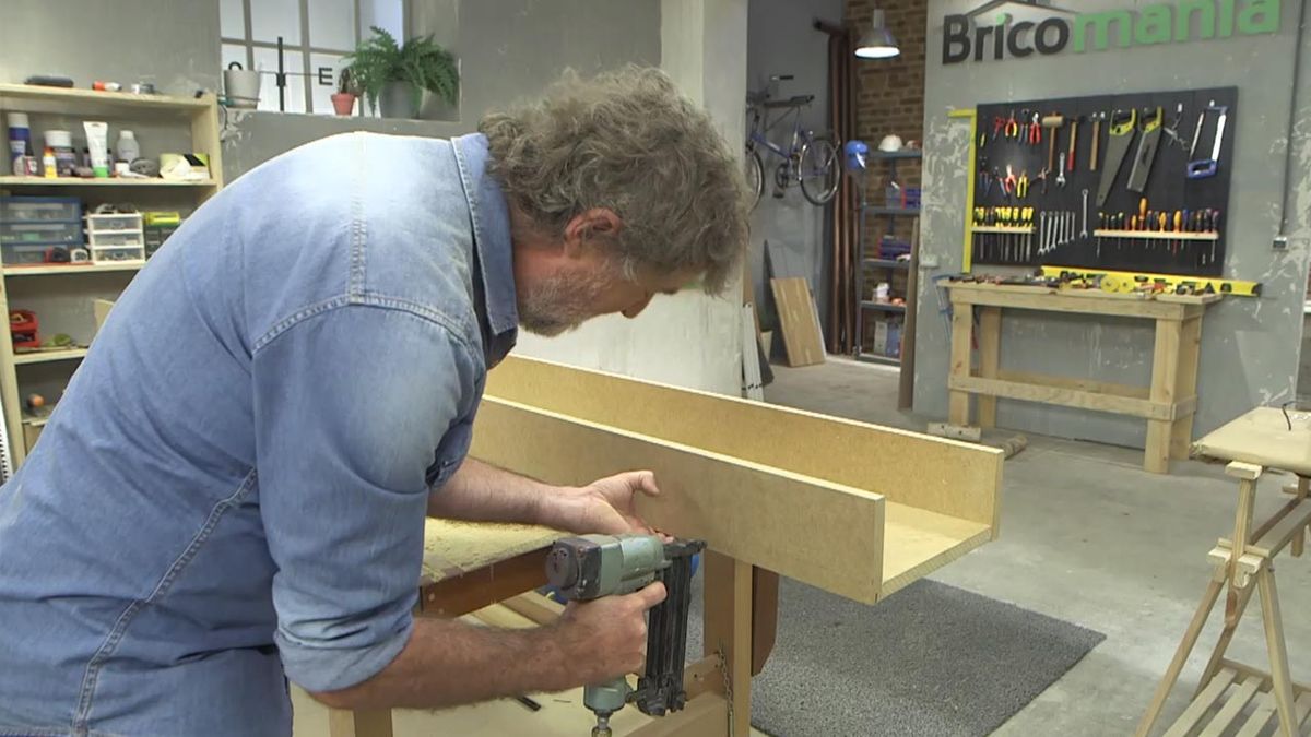 brico 1015 columna industrial luminosa paso 4