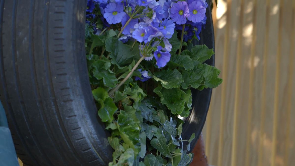 Hacer jardineras con neumáticos