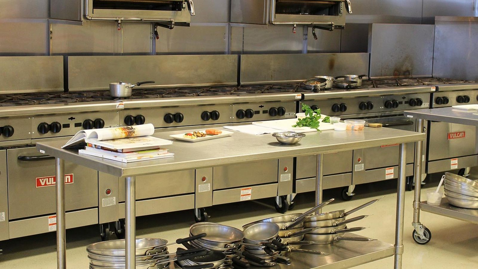 cuanto cuesta una cocina de un restaurante que factores influyen