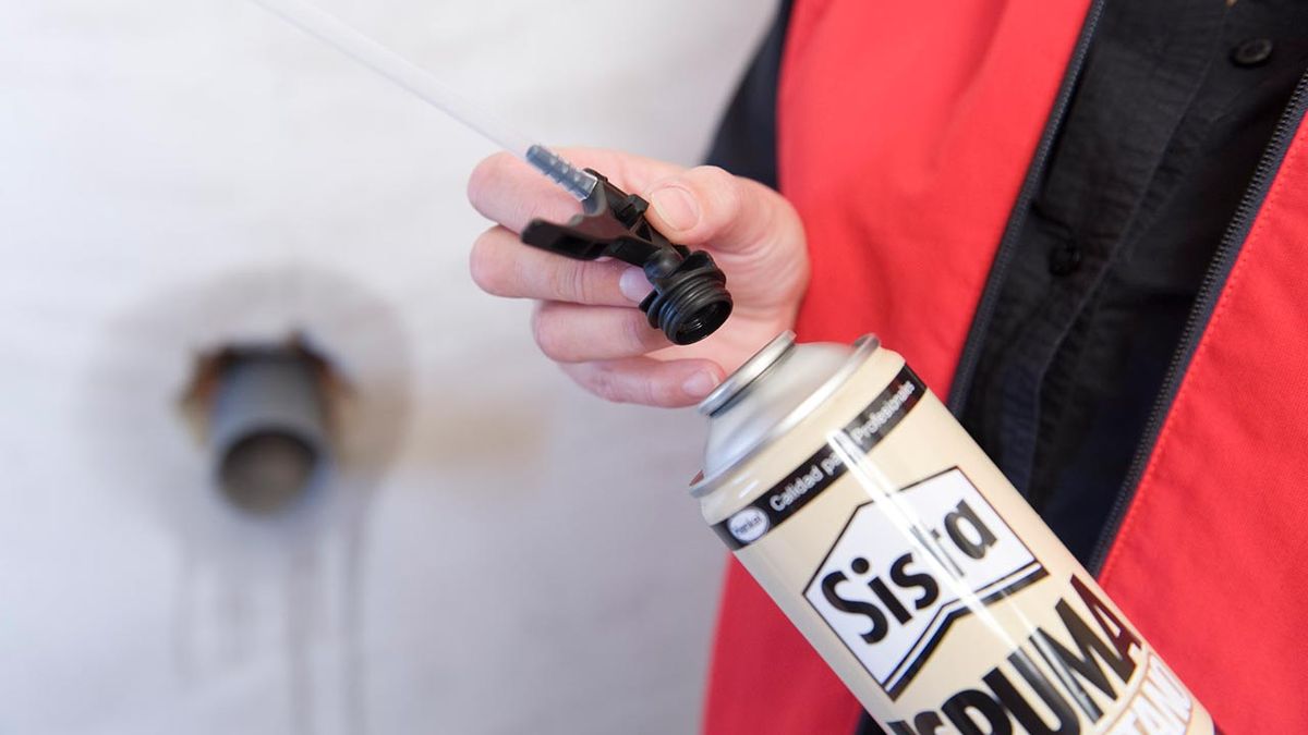 brico 0537 2 aplicacion espuma poliuretano paso 3