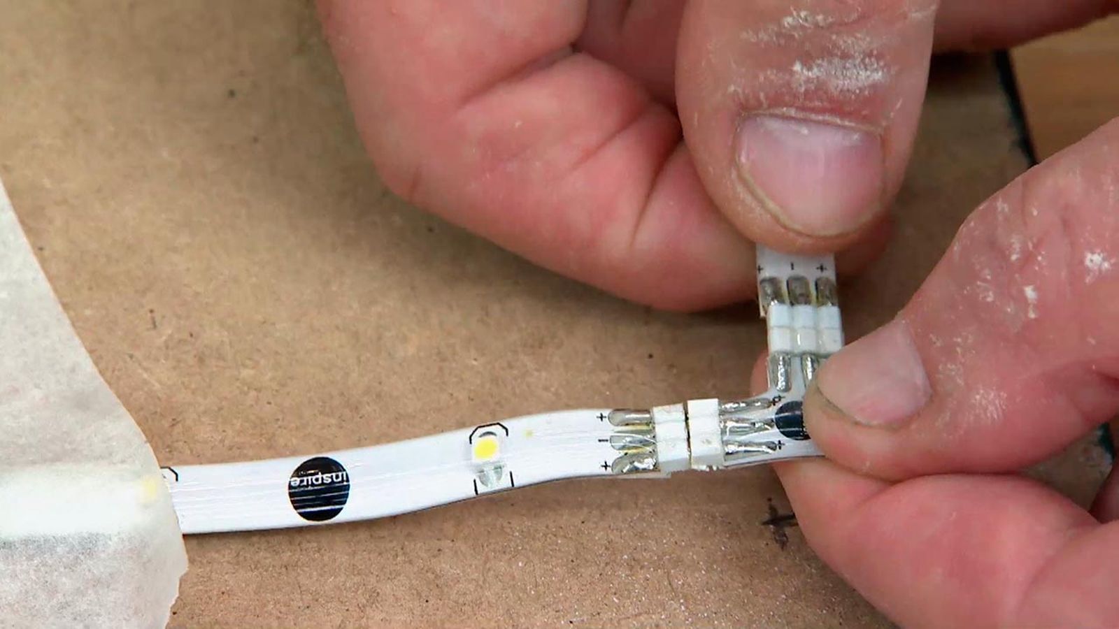 Como colocar tiras de led paso 2