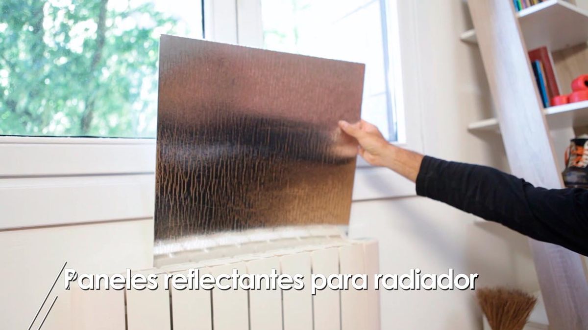 Cómo colocar una lámina refractante entre el radiador y la pared