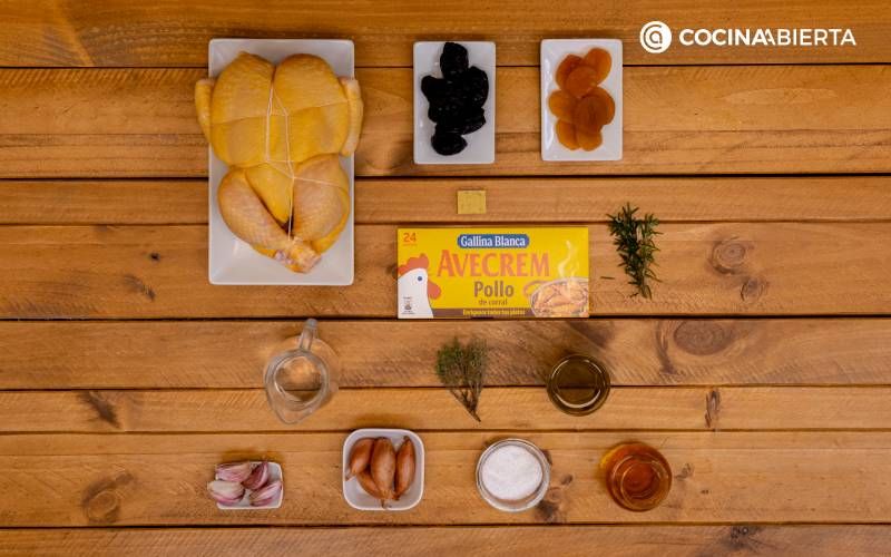 Ingredientes de la receta de pollo con orejones y ciruelas