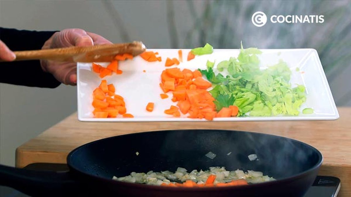 Receta de canelones de calabacín rellenos de langostinos y verduras  paso 2