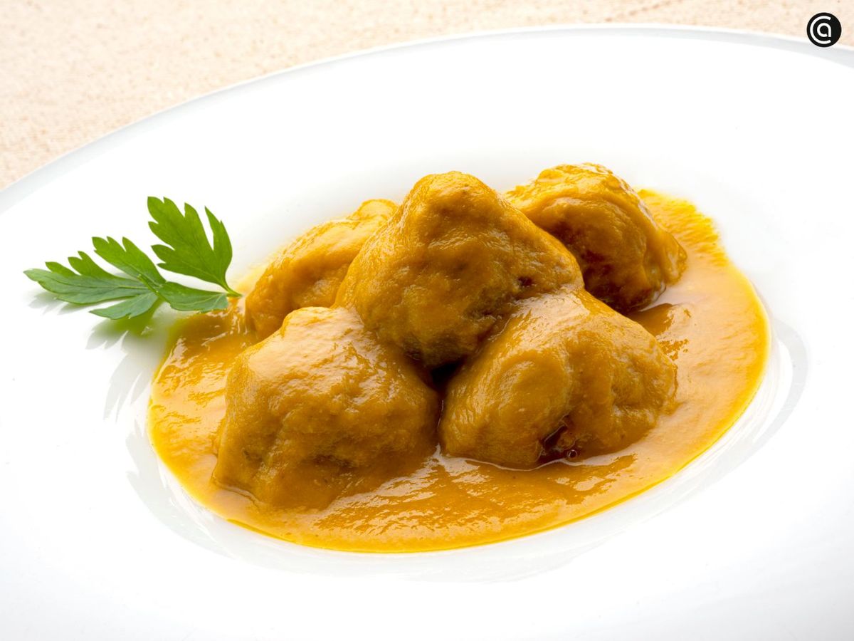 Un plato de albóndigas caseros para compartir con la familia