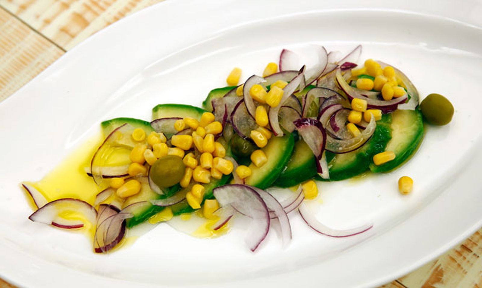 5461 2 Ensalada de aguacate, maiz y cebolla roja xl