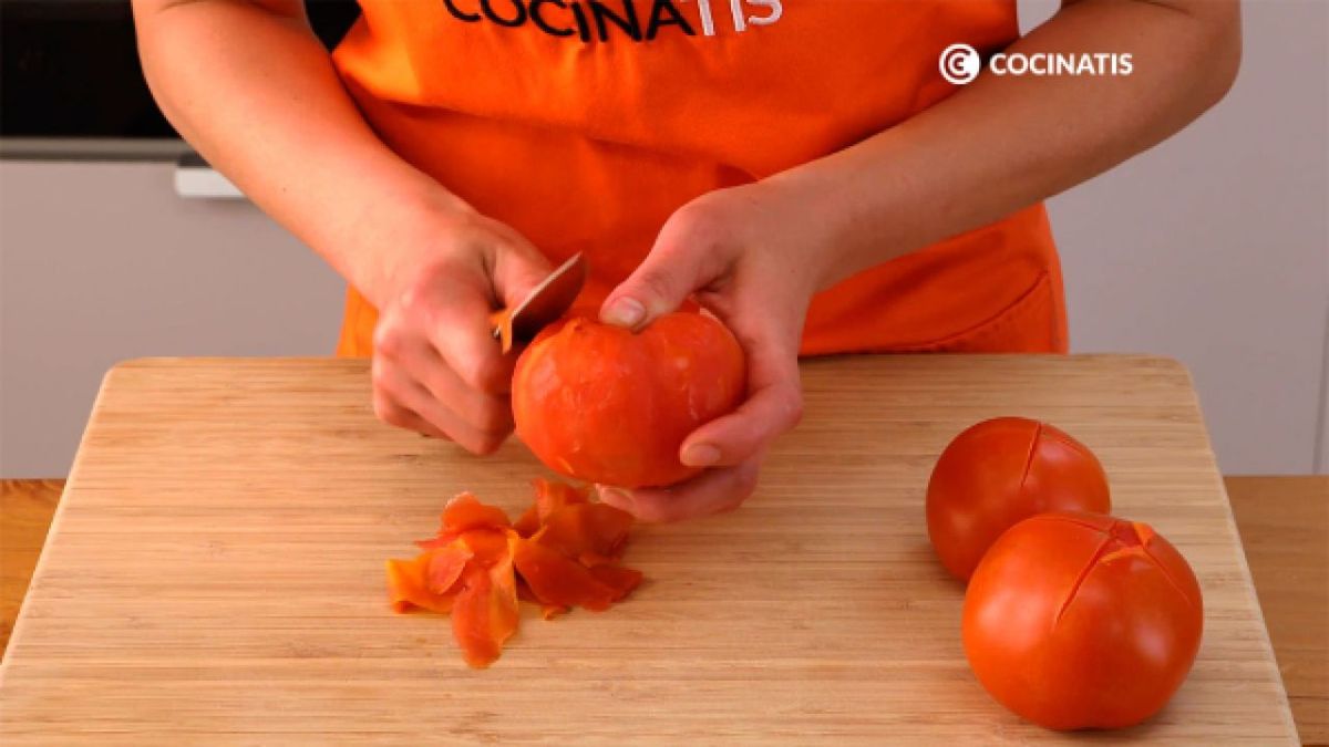 Receta de pipirrana, ensalada de tomate y pimiento   paso 1