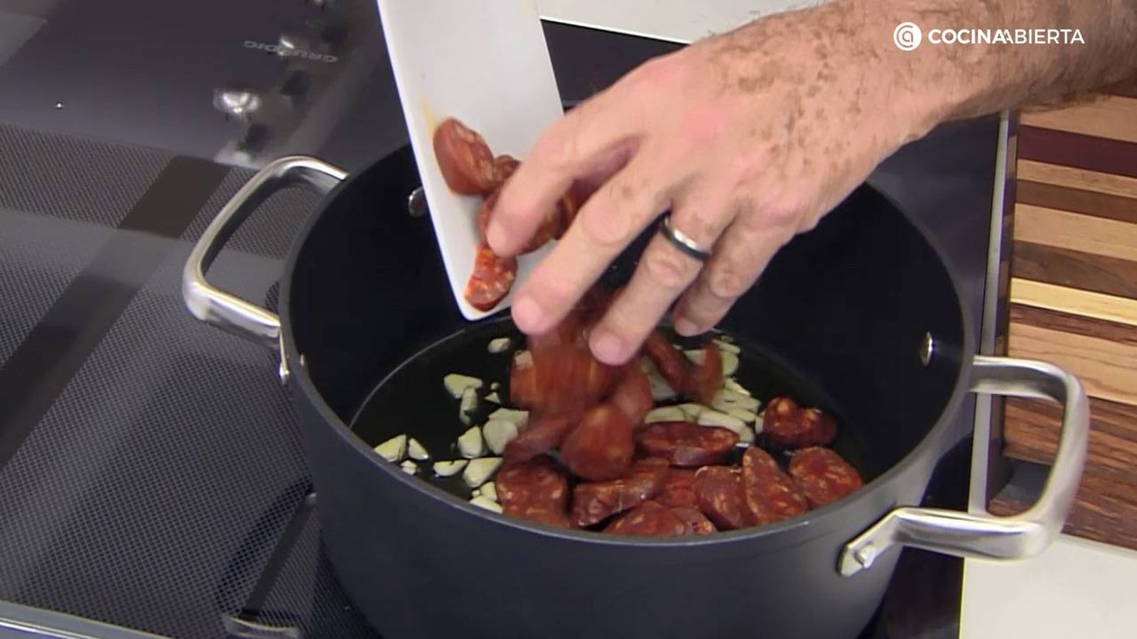 KARL7055 Sopa pan chorizo paso 2