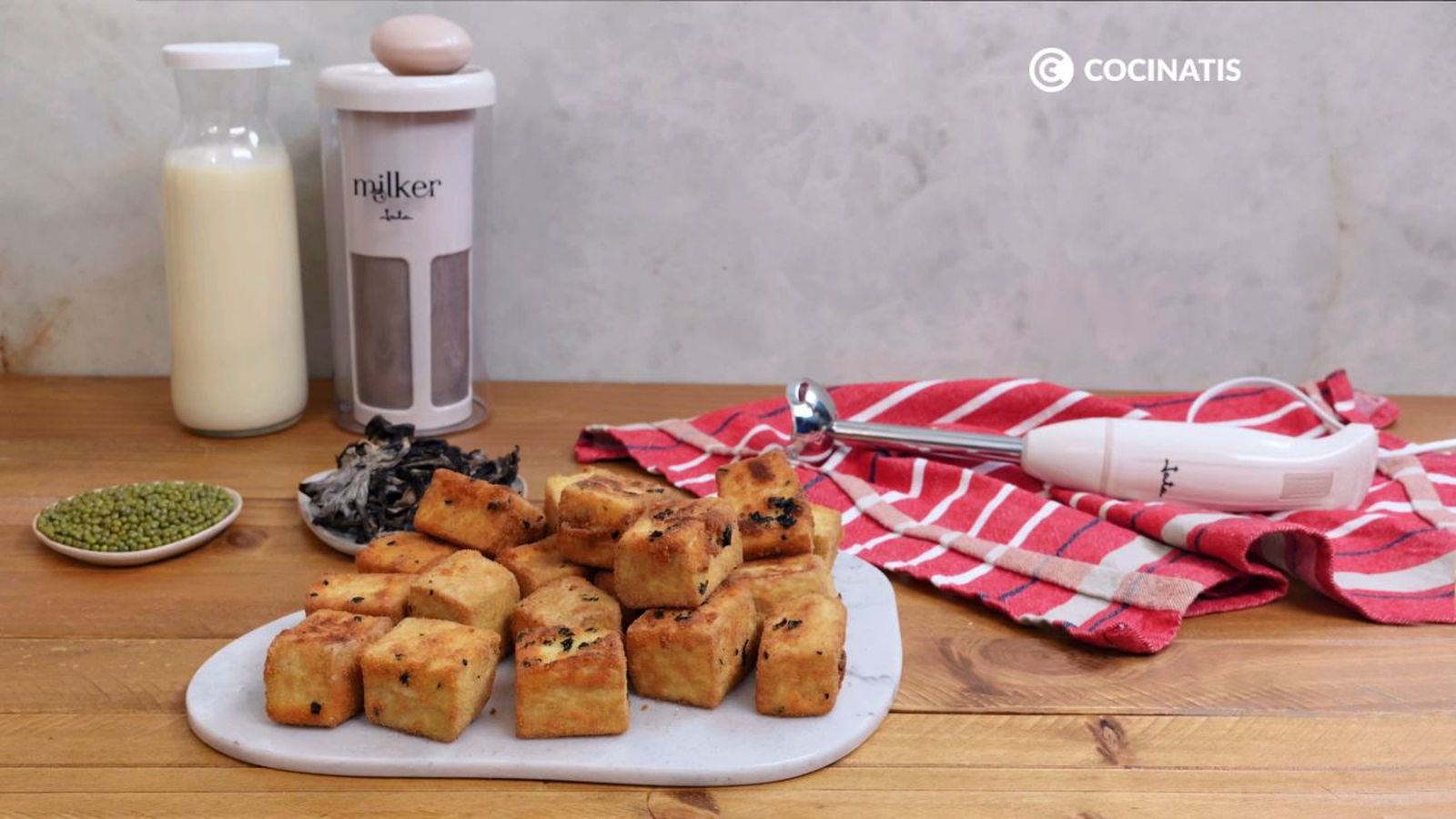 Leche de soja y croquetas de okara de soja y setas