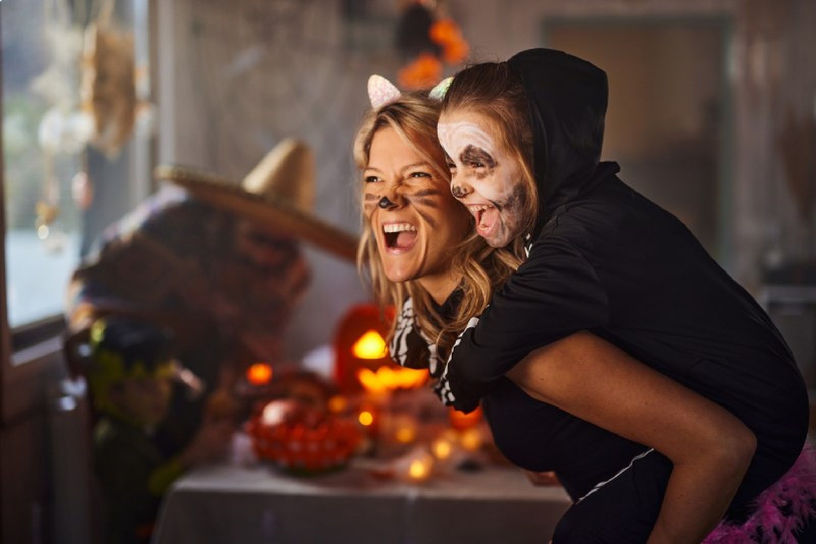 El disfraz de gato de los disfraces más sencillos para Halloween y Carnaval