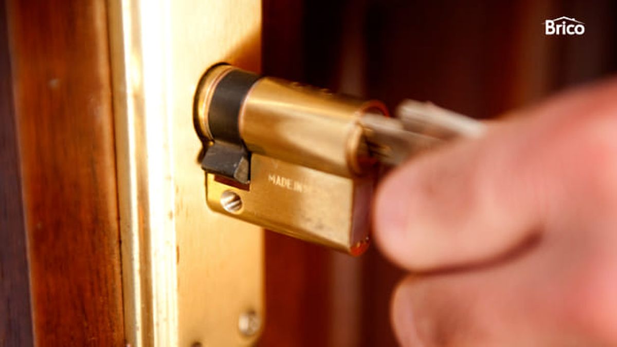 Bricomania 585 cambiar cerradura puerta blindada paso 5