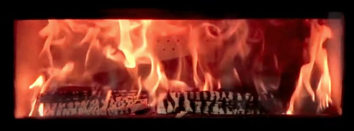 Antes de recargar la estufa, espera a que bajen las llamas