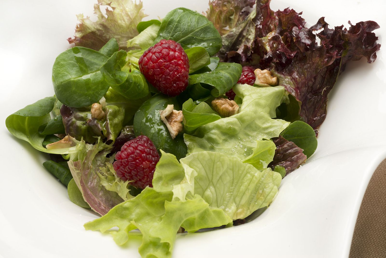 5730 2 Ensalada de lechugas variadas y frambuesas xl