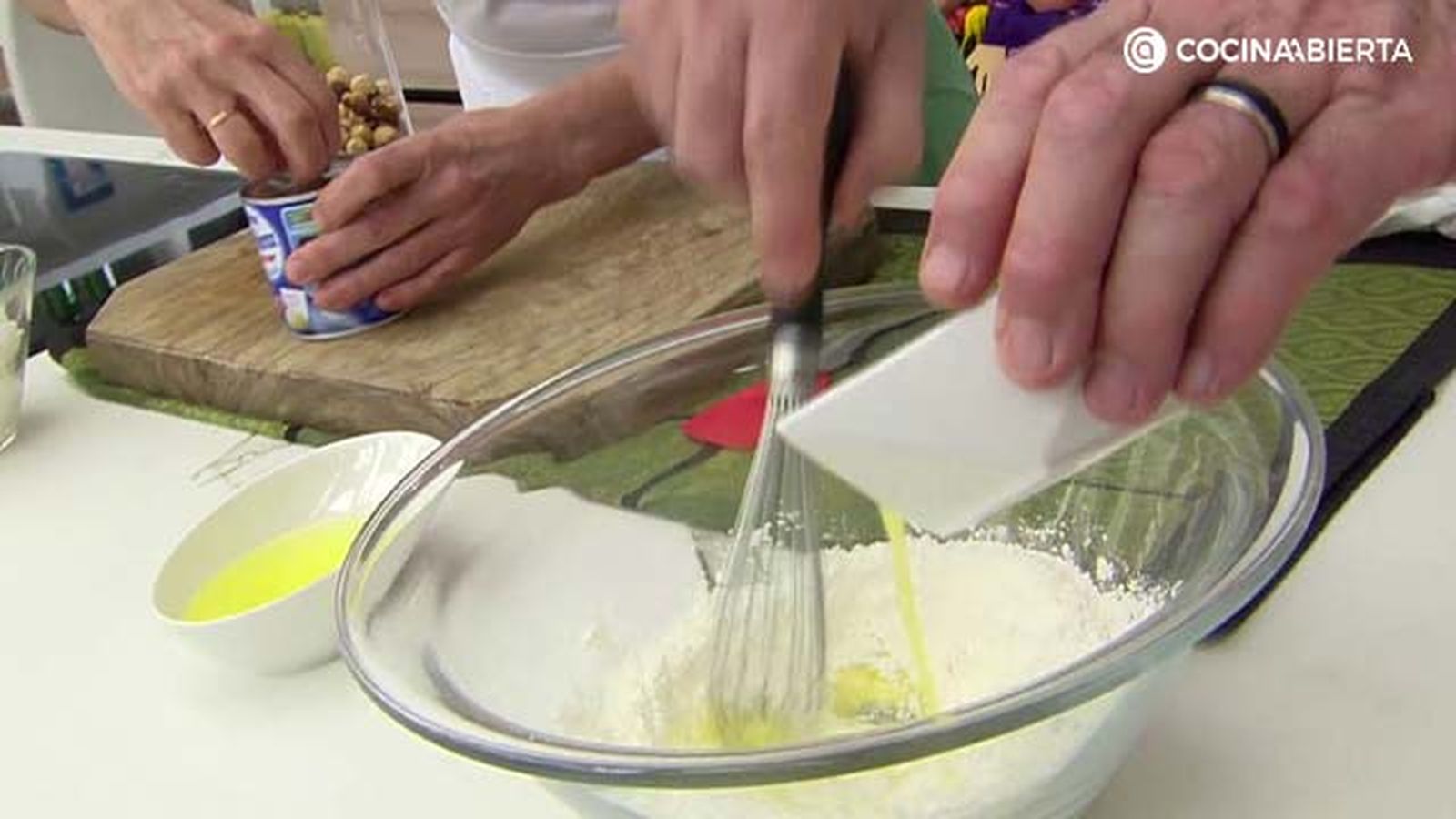 5719 2 barquillos con helado de avellana paso2