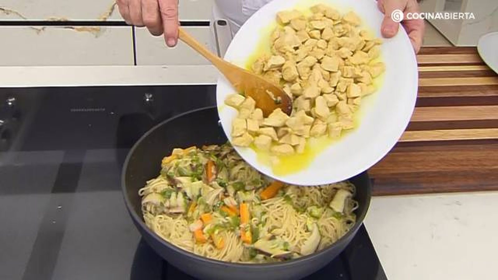KARL7101 Fideos Yakisoba paso 4