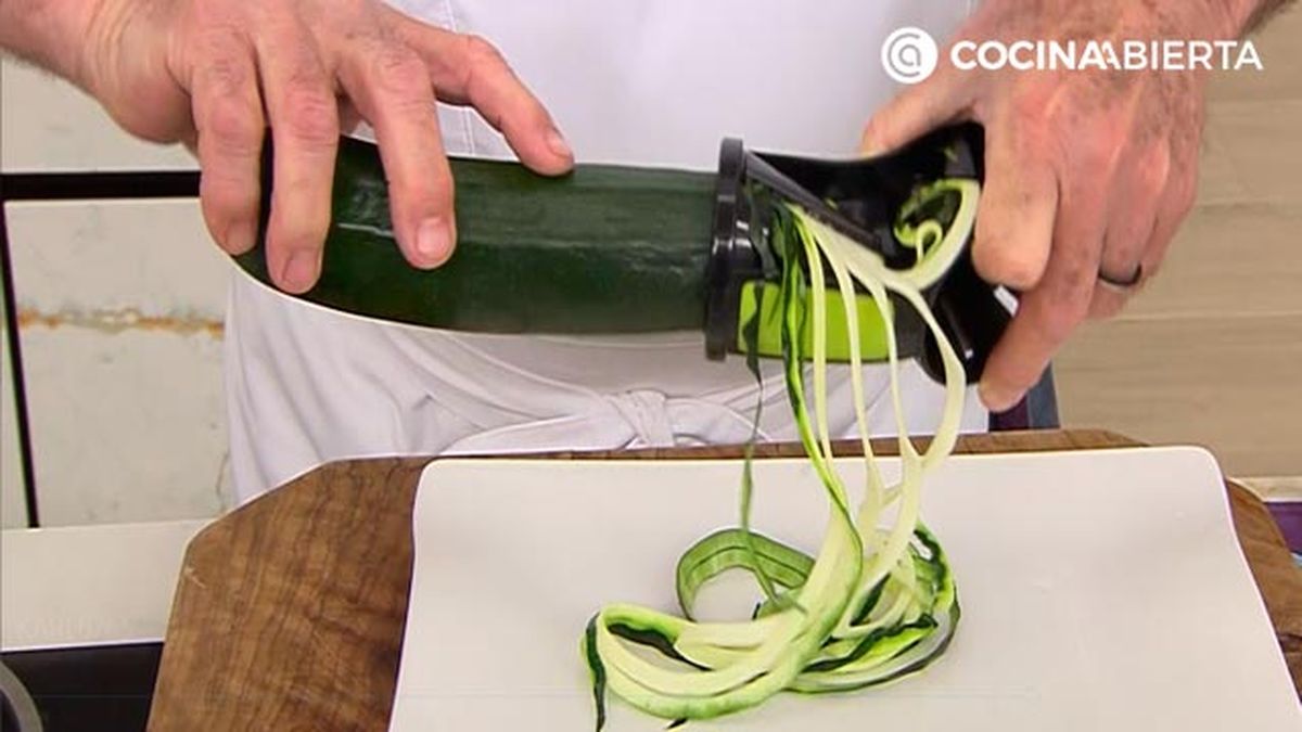 espaguetis de calabacin con langostinos receta karlos arguinano karl6765031 paso3