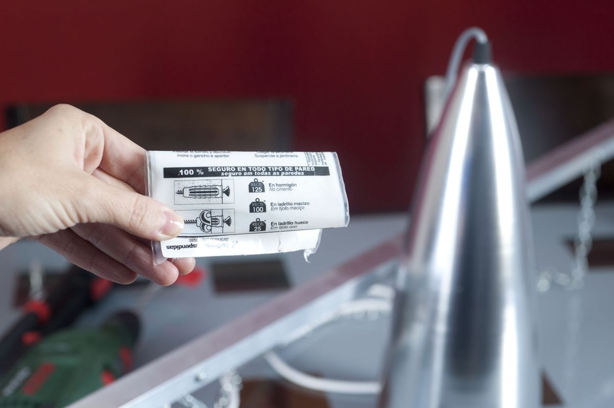 Bricomania 677 Colgar lampara p8