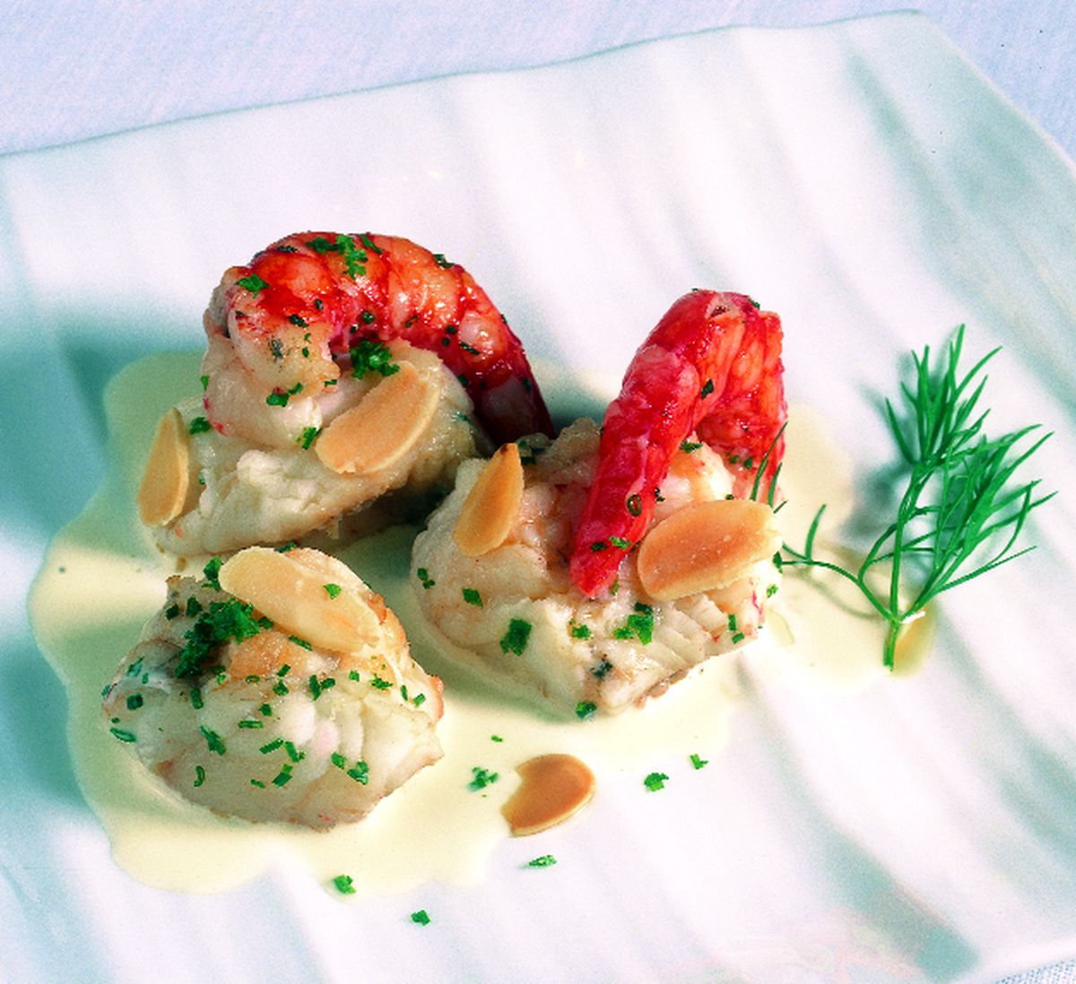 Gazpachuelo tibio de carabineros y rape con almendras