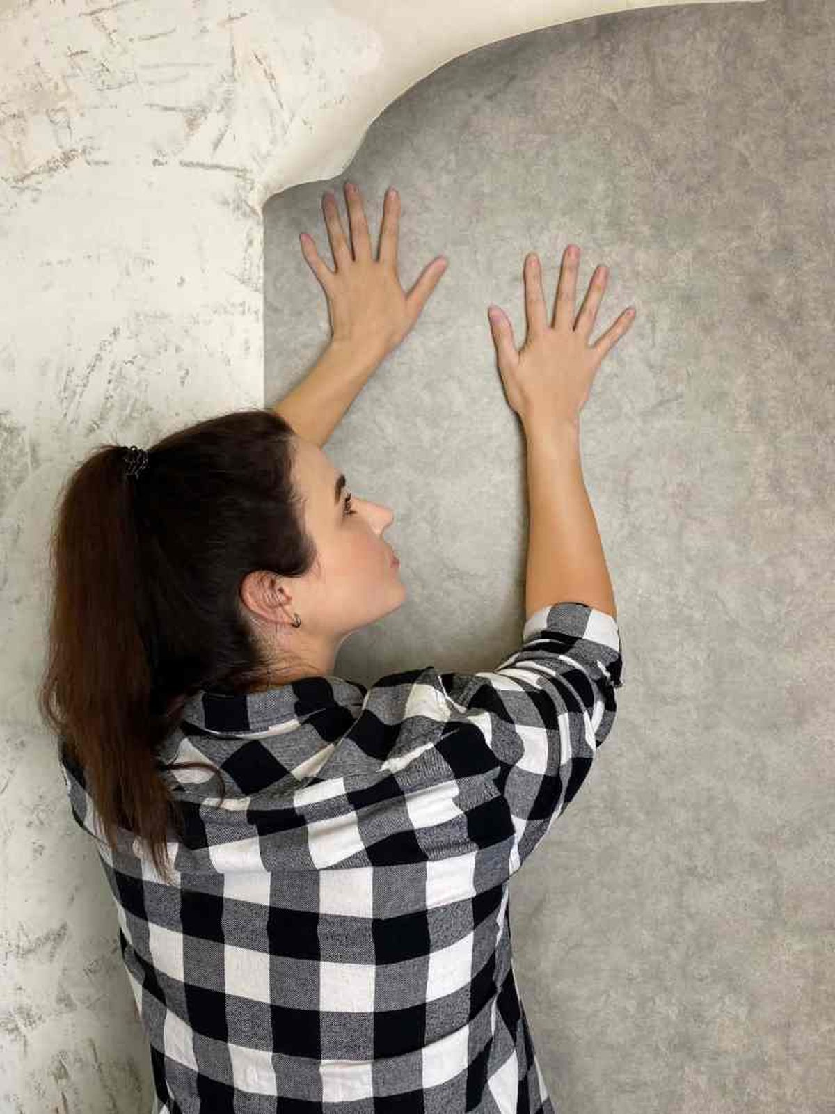 Las paredes con papel mural o pintado aportan elegancia a cualquier estancia sin obras