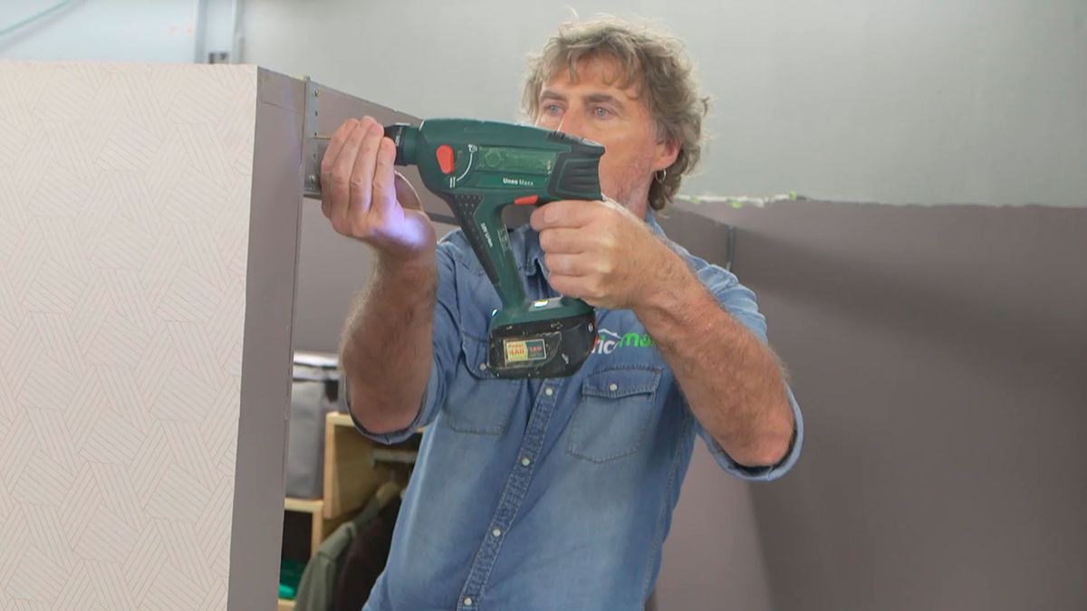 Cómo hacer una falsa pared paso 10