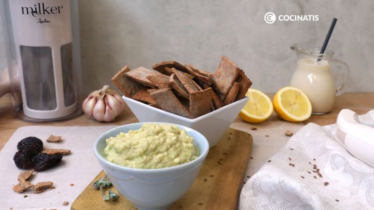 Crackers caseros con crema de aguacate