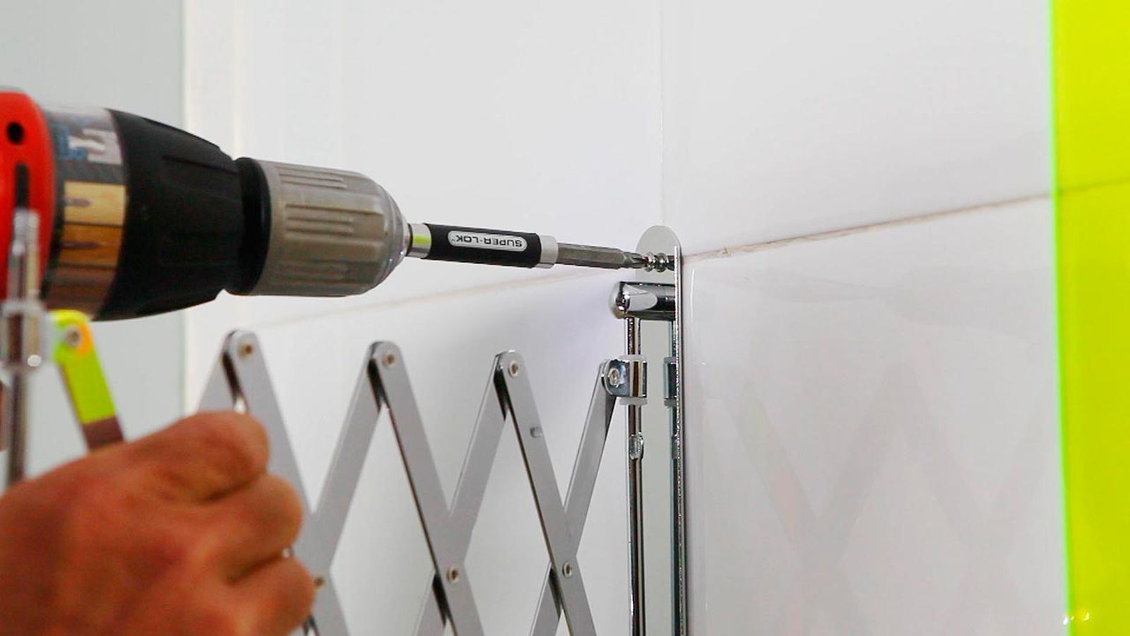 Espejo extensible con luz paso 5
