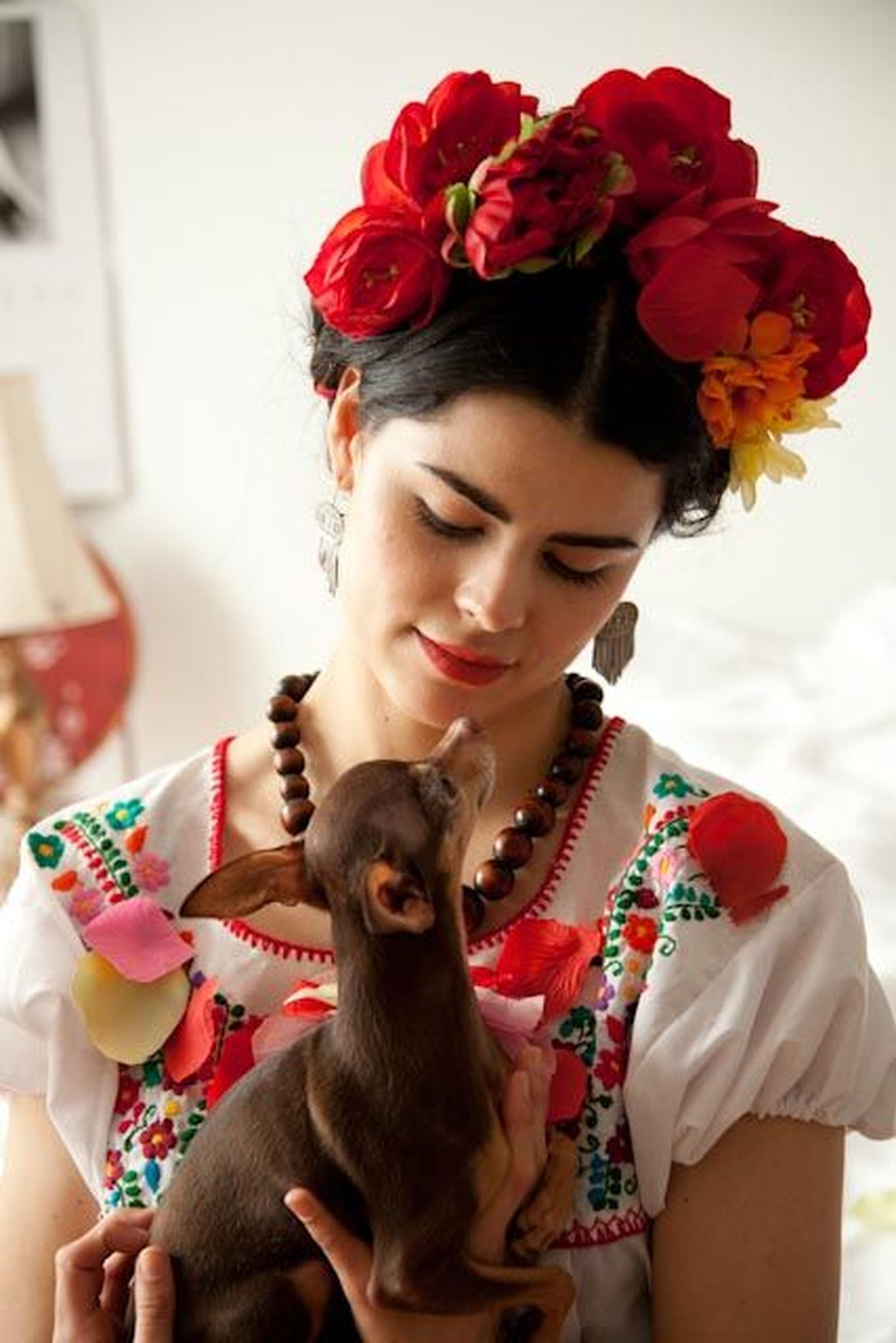 como hacer maquillaje frida kahlo 1
